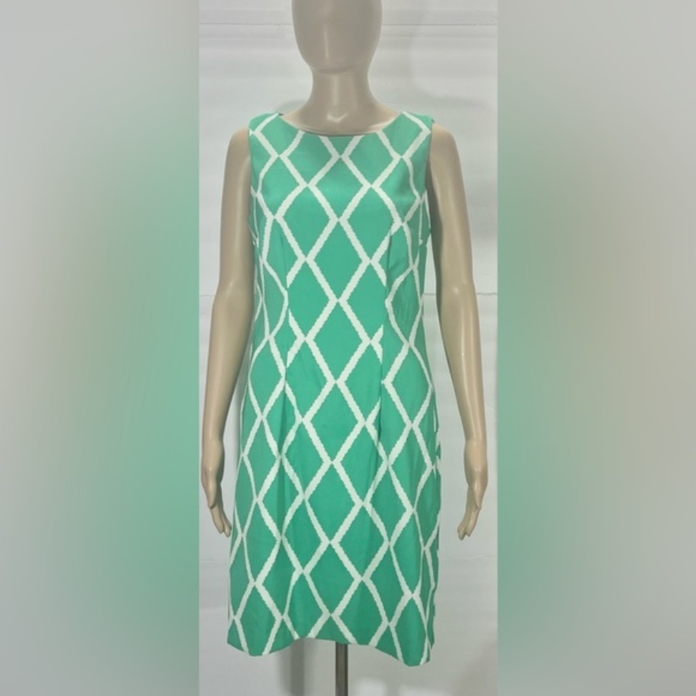 Chic Green and White Geometric Midi Dress